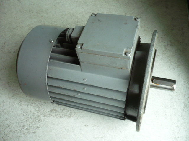 MEZ Electric motor 24mm shaft exchange motor VEM VEB Thurm GDR Takraf Lunzenau