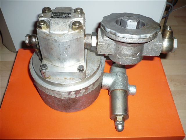 Gear pump pressure relief valve for 1.5 and 2 tons DDR Takraf Scissor lift Lunzenau